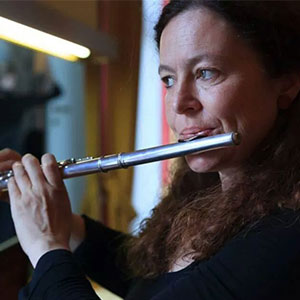 Vera Klug lebt als freiberufliche Musikerin und Musikpädagogin in Salzburg.
